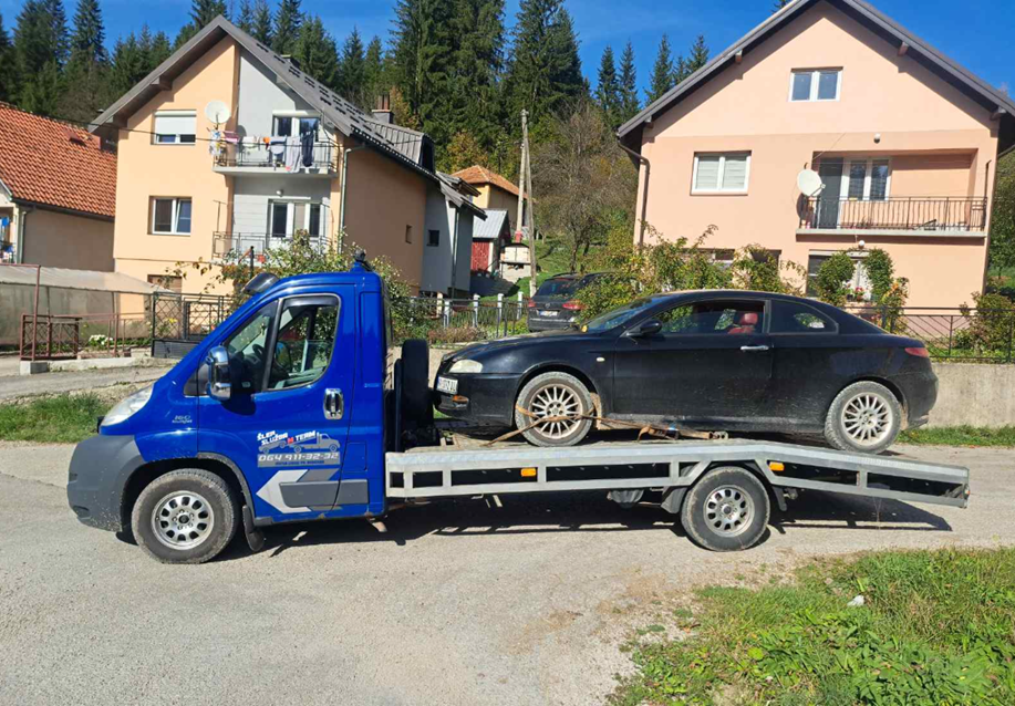 Šlepovanje vozila u seoskom naselju u okolini Nove Varoši